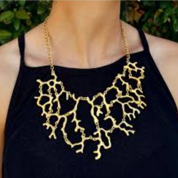 New ZARA 🪸 gold coral beach summer statement necklace - Picture 1 of 8